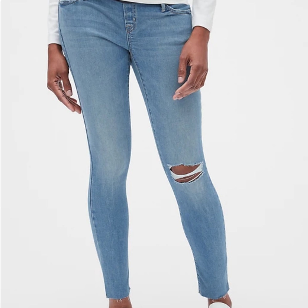 Gap Maternity soft wear Demi panel true skinny jeans w/ distressed detail 26S
